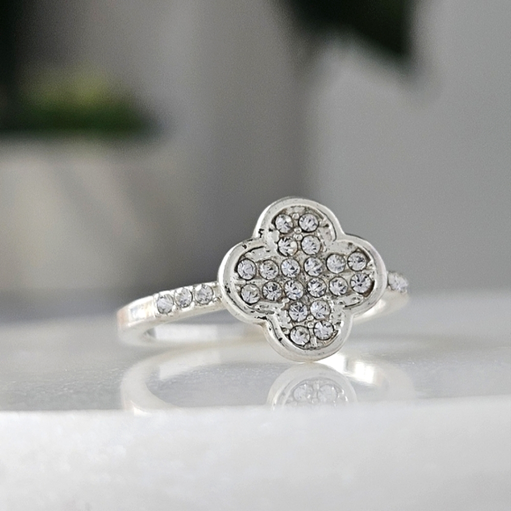 Clover Pavé Ring, Charmed Aroma